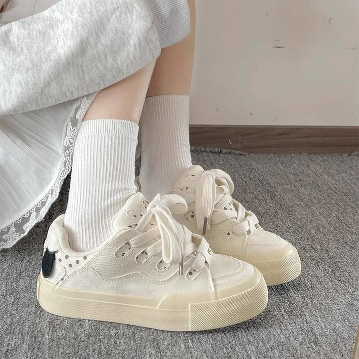 Damen Komfortable Sneakers mit dickem Plateau und verspieltem Schnürsystem Echo Archiv