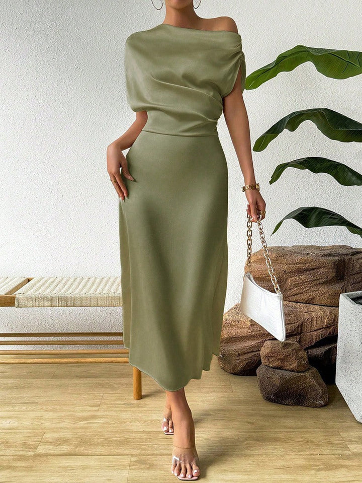 Damen Elegantes und fließendes Abendkleid mit asymmetrischem Schnitt – Élara