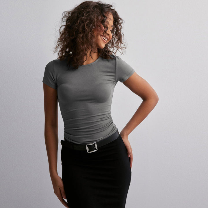 Damen Slim Fit T-Shirt aus hochwertigem Baumwollmix mit elastischem Stretch Echoarchiv