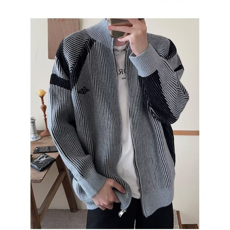 Herren modische Strickjacke mit modernem Zipper und auffälligem Streifenmuster Echoarchiv