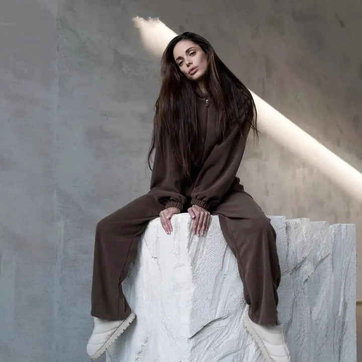 Damen Velours-Loungewear-Set mit kurzem Reißverschluss-Hoodie und weiter hochgeschnittener Palazzohose – Élanora