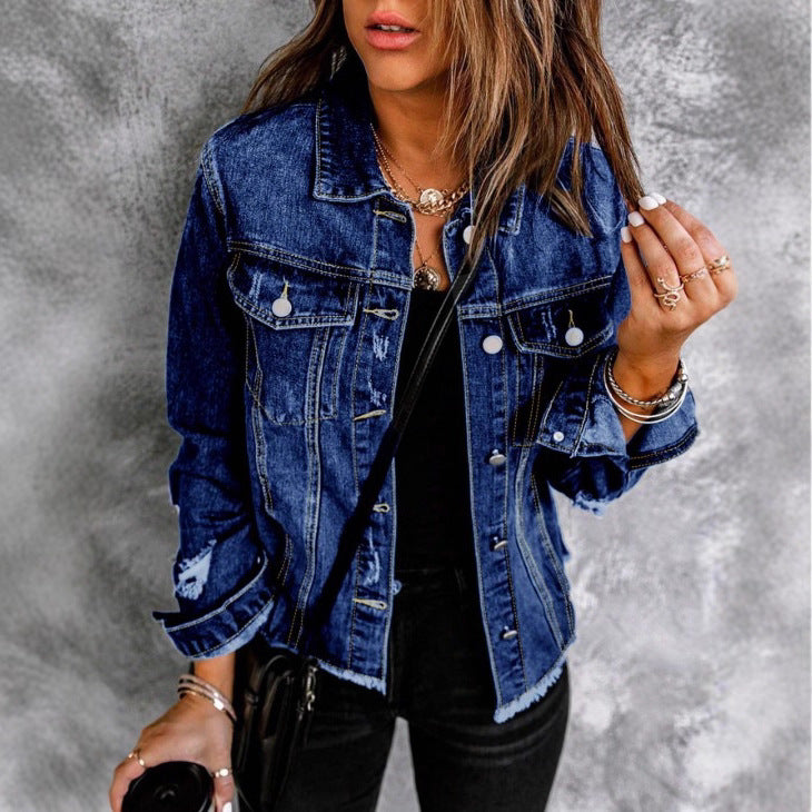 Damen Taillenbetonte Denim-Truckerjacke mit leichtem Destroyed-Effekt und Fransenbund Echo Archiv