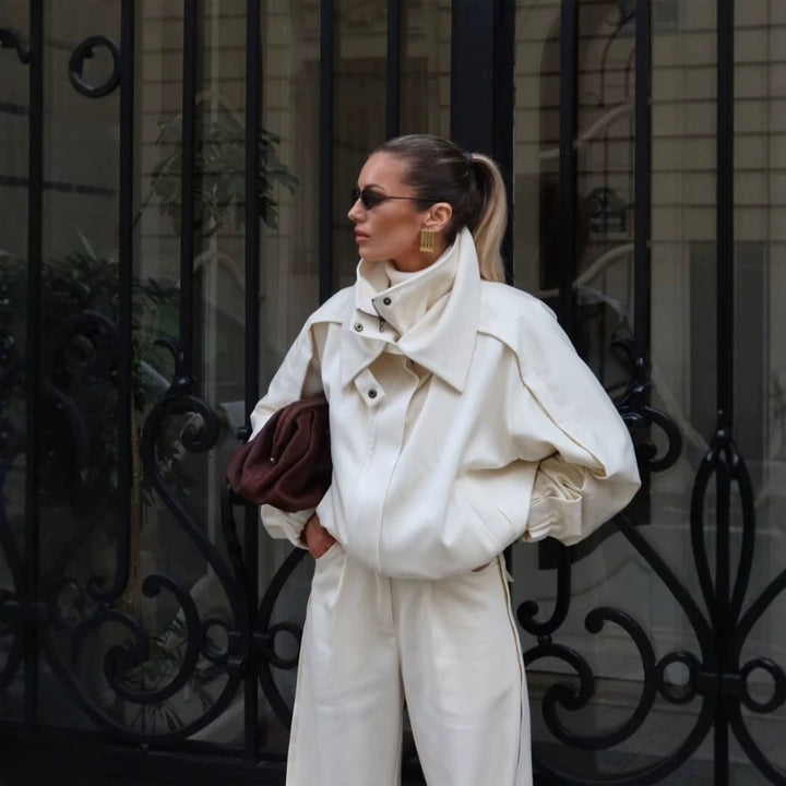 Damen Zweiteiliges Oversize-Jacken- und Bundfaltenhosen-Set mit hohem Stehkragen Echoarchiv