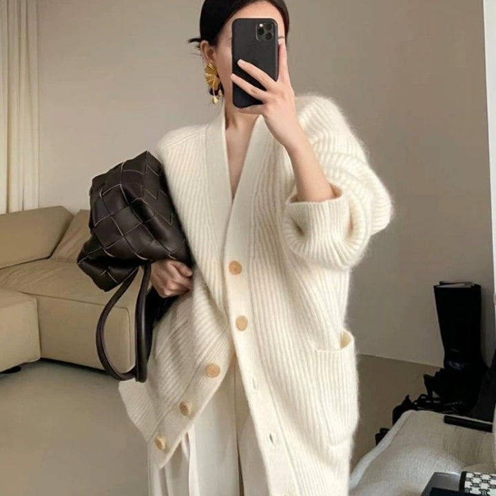 Damen Langer Oversize-Cardigan aus weichem Rippstrick mit Holzknopfleiste Echoarchiv