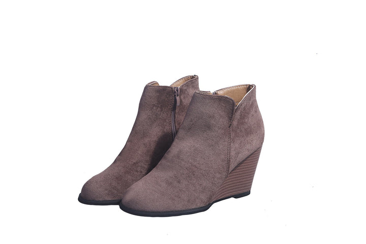 Damen knöchelhohe Keilabsatz‑Stiefelette mit seitlichem Reißverschluss – Varelle