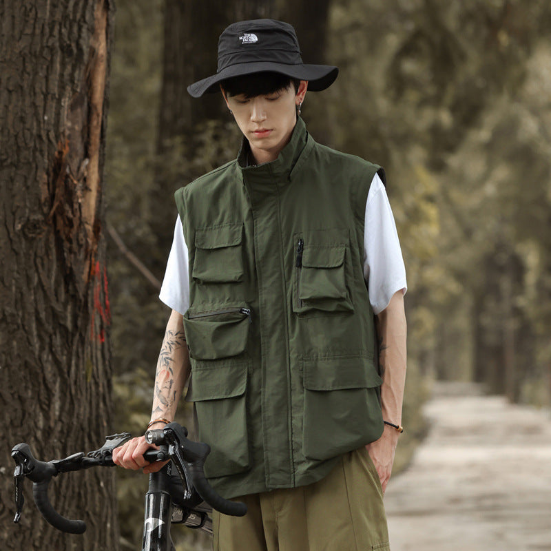 Herren leichte Multifunktions-Fieldjacke mit zahlreichen Utility‑Taschen und Belüftungsdetails Echoarchiv