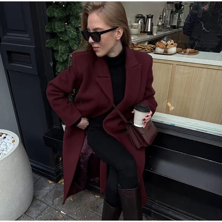 Damen taillierter Longcoat im Zweireiher mit Schalkragen und Pattentaschen – Montévia