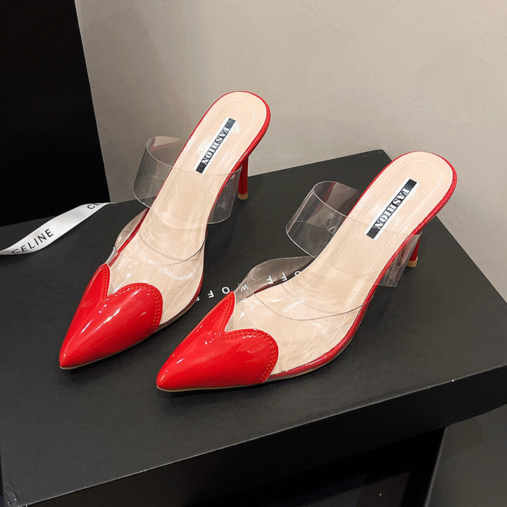 Damen Elegante spitze Mule-Pumps mit transparenten PVC-Riemen und Lackapplikationen – Lioré