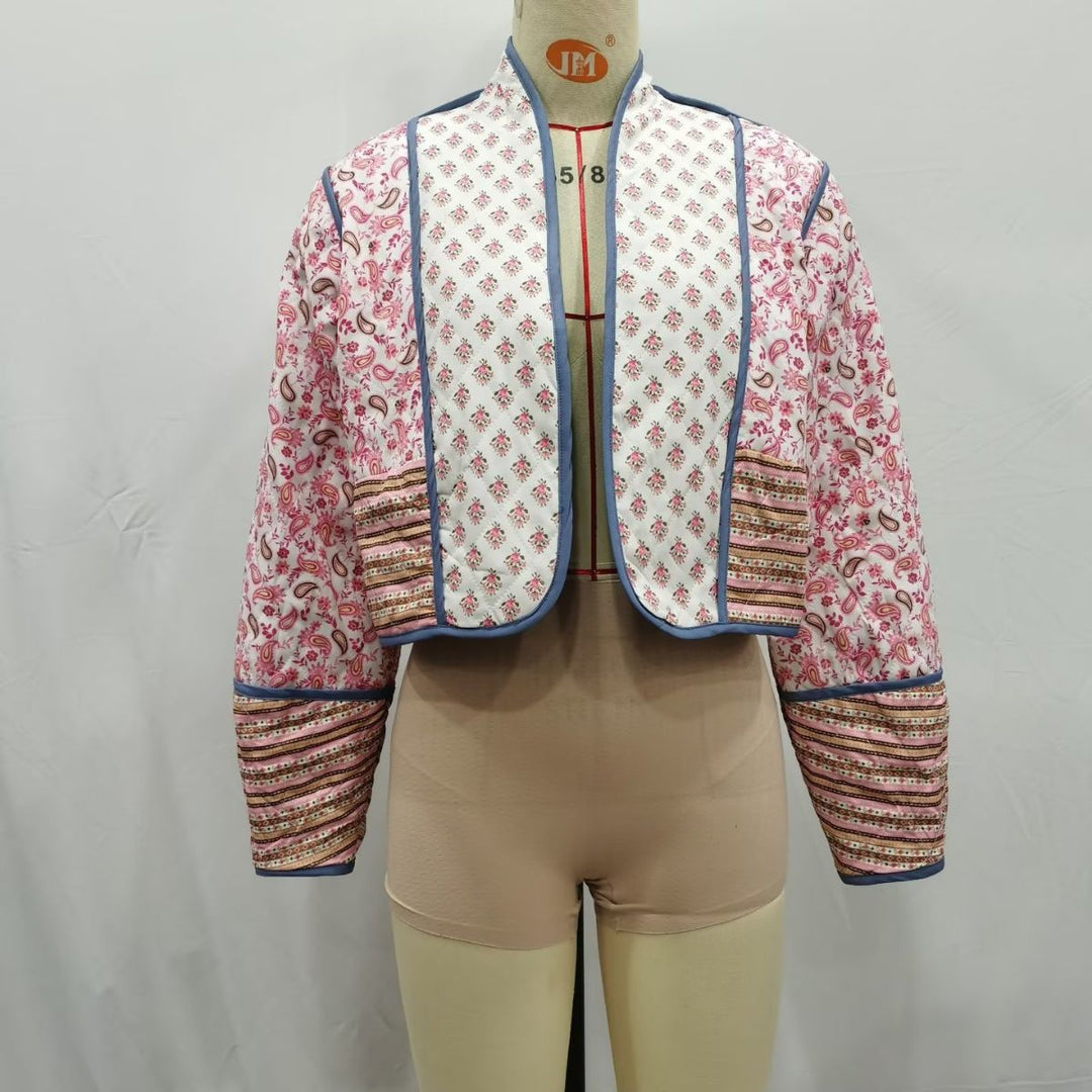 Damen Kurze gesteppte Patchwork‑Jacke mit Paisley‑ und Blumenprints, offener Kimono‑Schnitt und Kontrastpaspel Echo Archiv