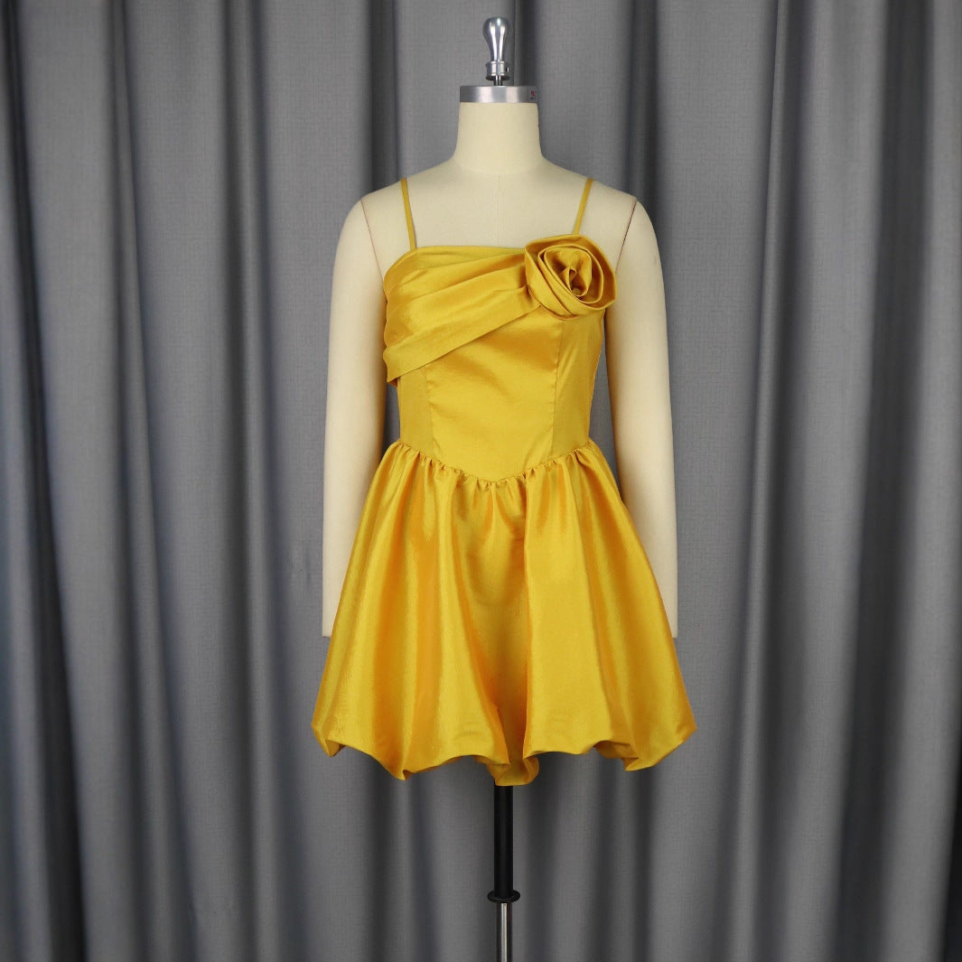 Damen Verspieltes Minikleid mit asymmetrischem Oberteil und floralem Detail Echo Archiv