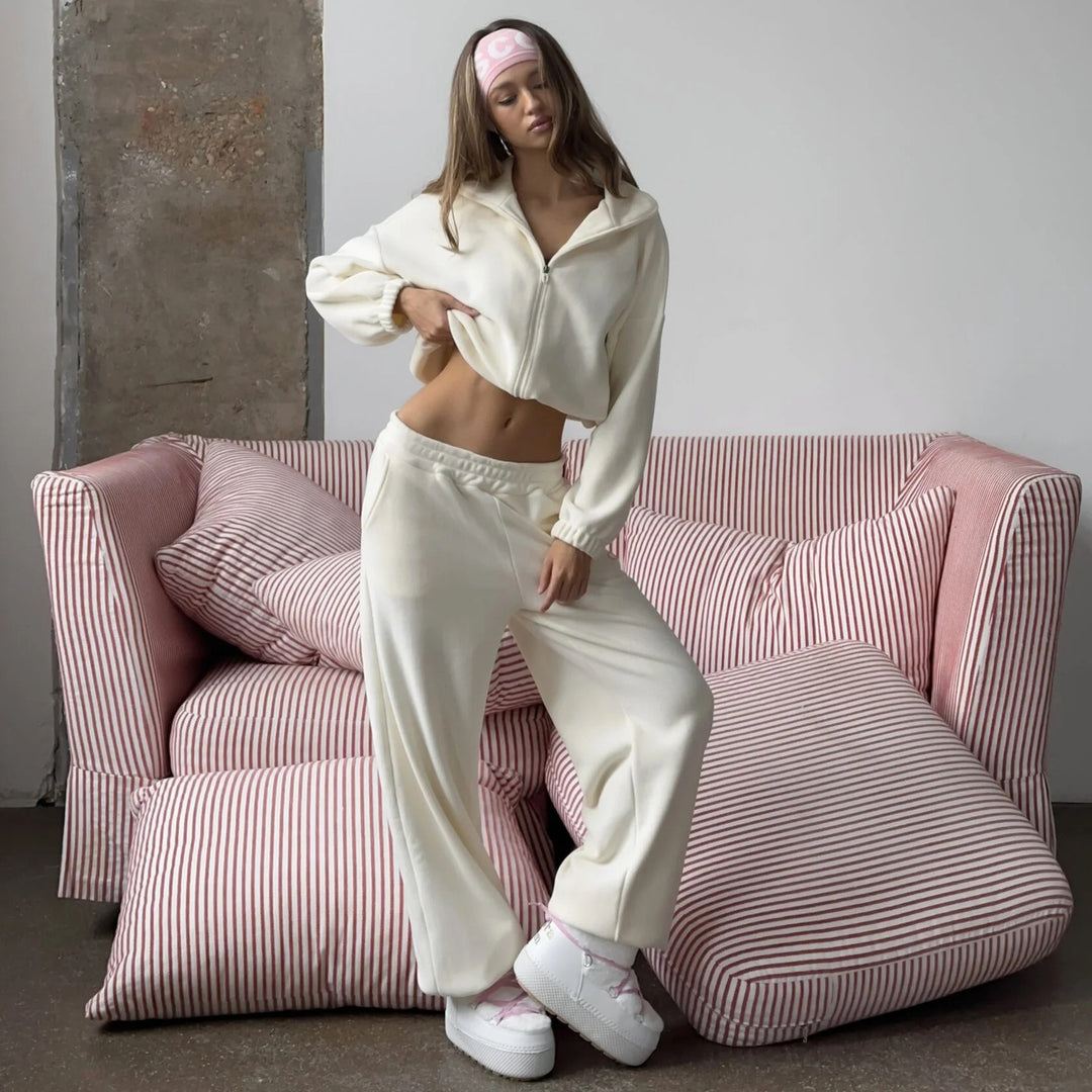 Damen Kuscheliges Fleece-Set mit kurzer Reißverschlussjacke, Stehkragen und weiter Jogginghose – Avérine