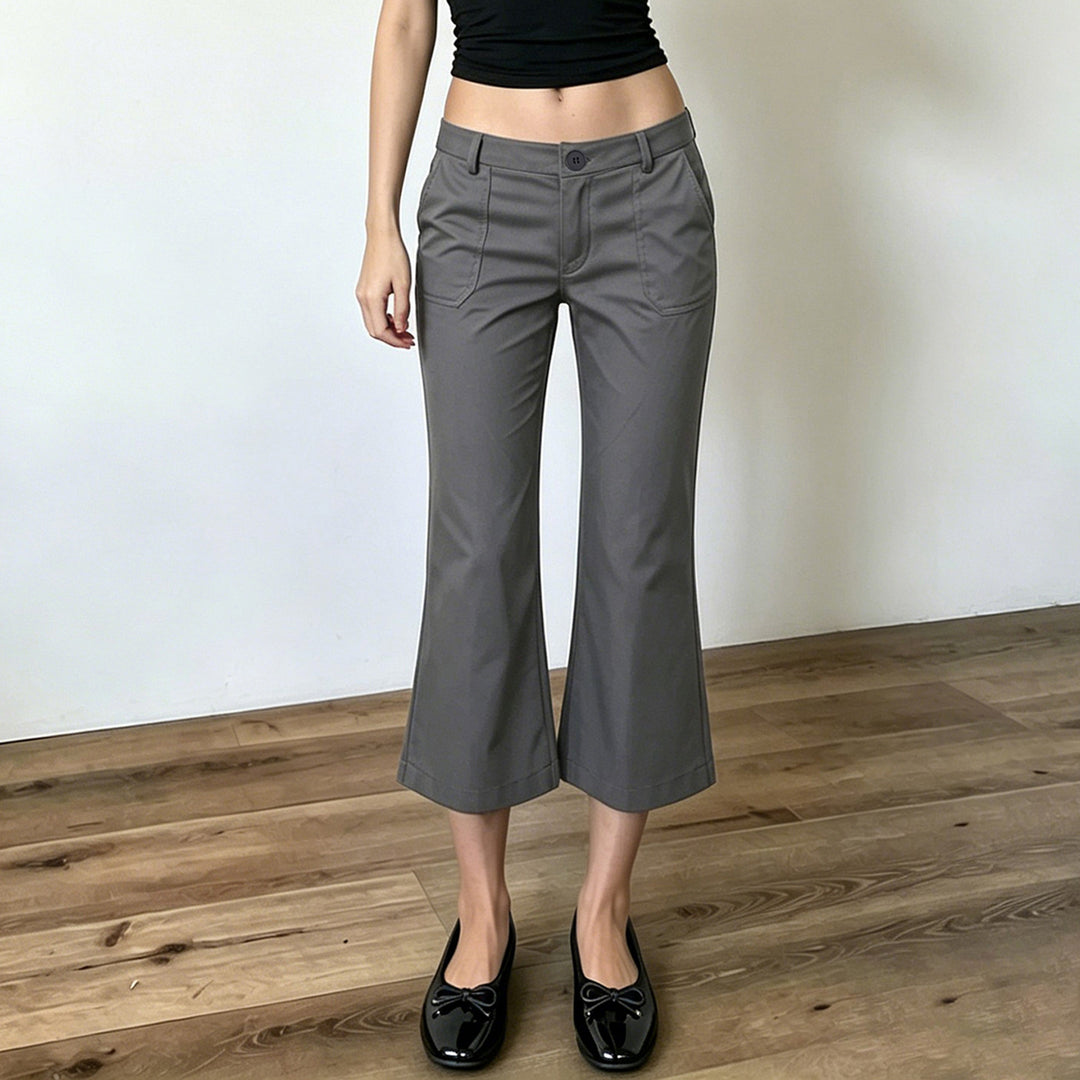 Damen Verkürzte ausgestellte Stretch-Hose mit aufgesetzten Taschen – Avélisse