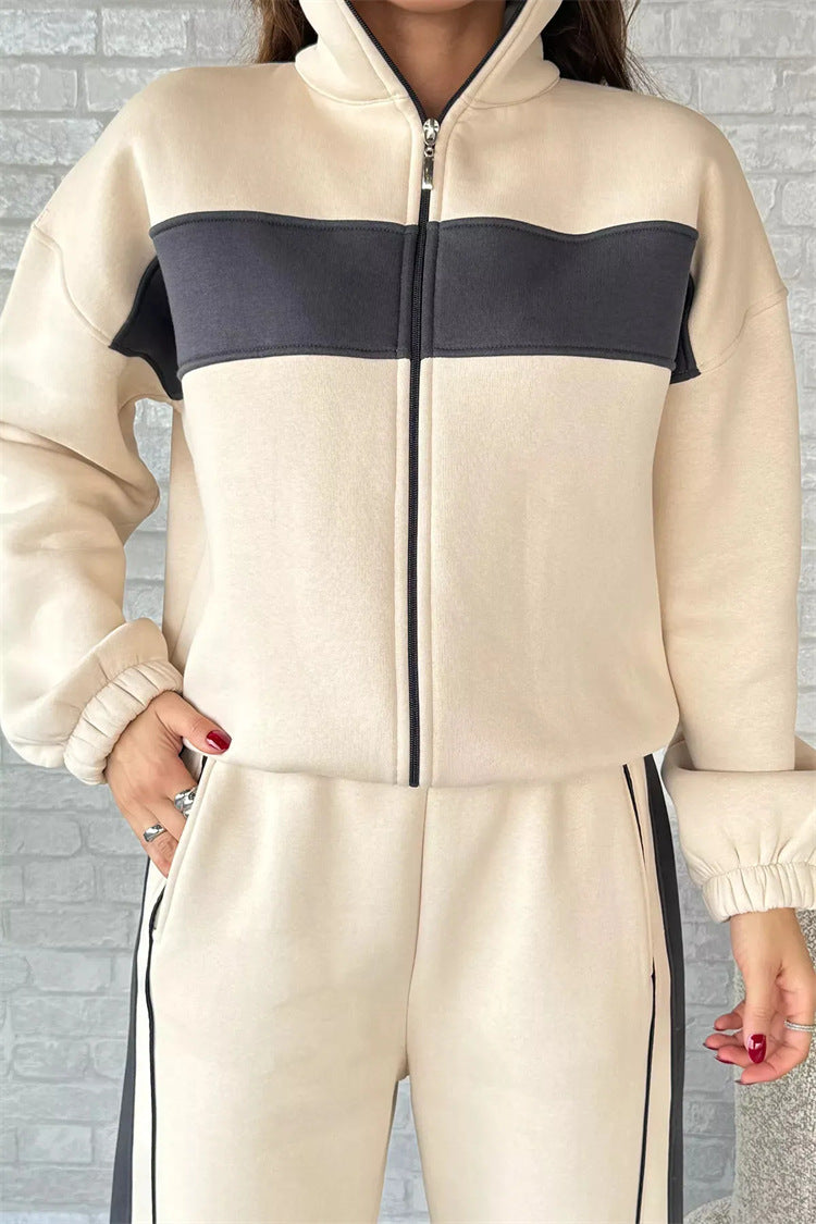 Damen Komfortables Campus-Lounge-Set mit kurzem Reißverschluss-Top und Seitenstreifen-Jogger – Avérine