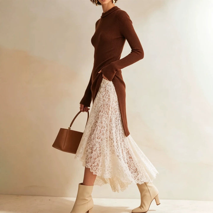 Damen Midikleid aus tailliertem Feinstrick mit asymmetrischem Spitzen-Volant Echoarchiv
