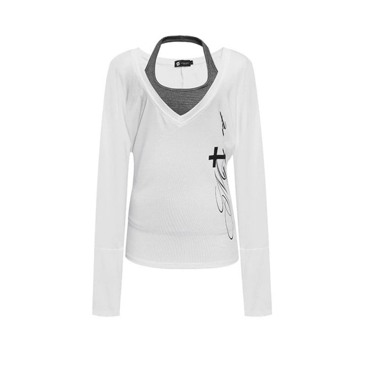 Damen Lagen-Langarmshirt mit tiefem V-Ausschnitt, Neckholder-Innenlayer und seitlichem Script-Print Echoarchiv