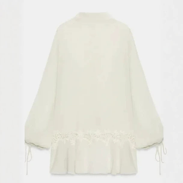 Damen Romantische Tunika‑Bluse mit Spitzenapplikation, Volantsaum und Ballonärmeln Echo Archiv