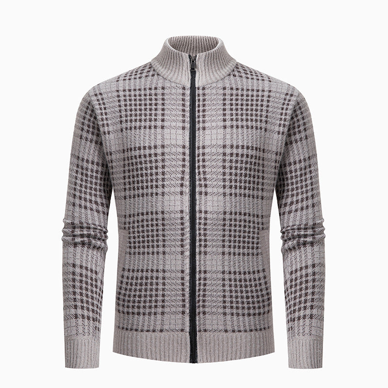 Herren modische Strickjacke mit modernem Karomuster und hohem Kragen Echoarchiv