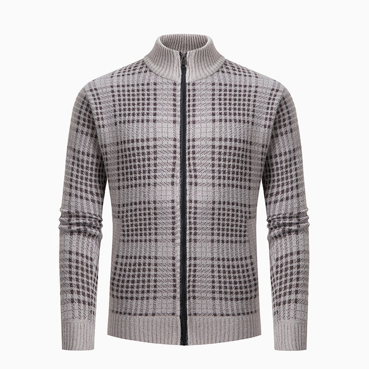 Herren modische Strickjacke mit modernem Karomuster und hohem Kragen Echoarchiv