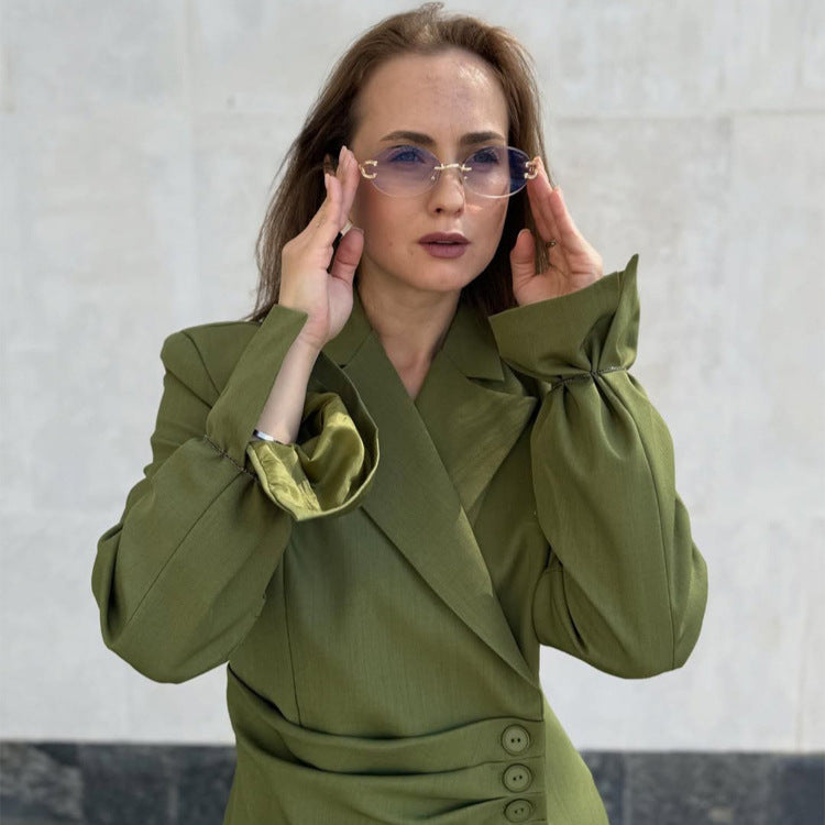 Damen Tailliertes Blazer-Set mit asymmetrischem Knopfverschluss und relaxter Bundfaltenhose Echoarchiv