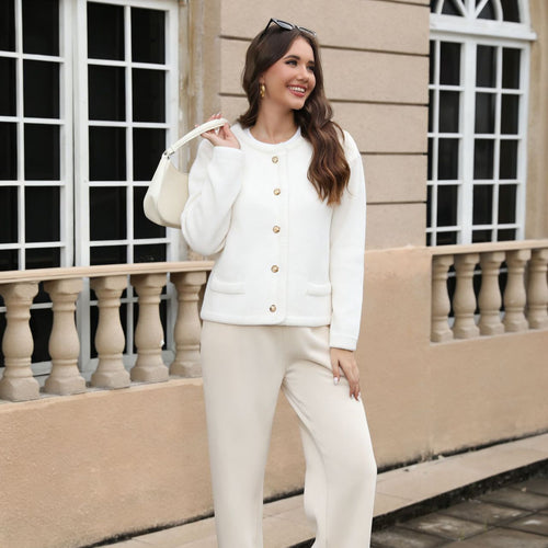Damen Elegante Strickjacke mit Rundhals, Zierknöpfen und aufgesetzten Taschen – Veloura