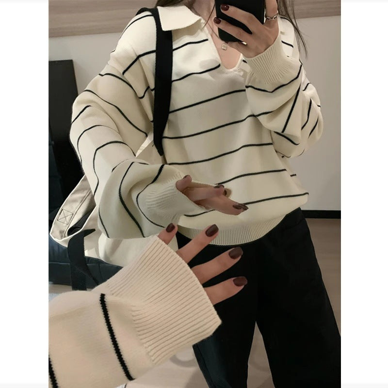Damen Lässiger Oversize‑Strickpullover mit Polokragen und feiner Querstreifenoptik Echoarchiv