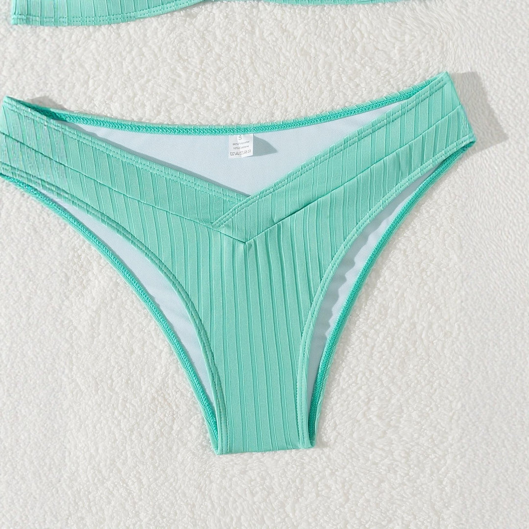 Damen Raffiniertes Bikinitop mit V-Ausschnitt und dekorativem Ring Echo Archiv
