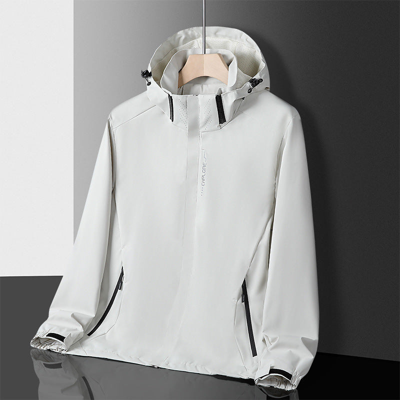 Herren Leichte technische Regenjacke mit Kapuze und dezenter Camouflage‑Textur – Taviero