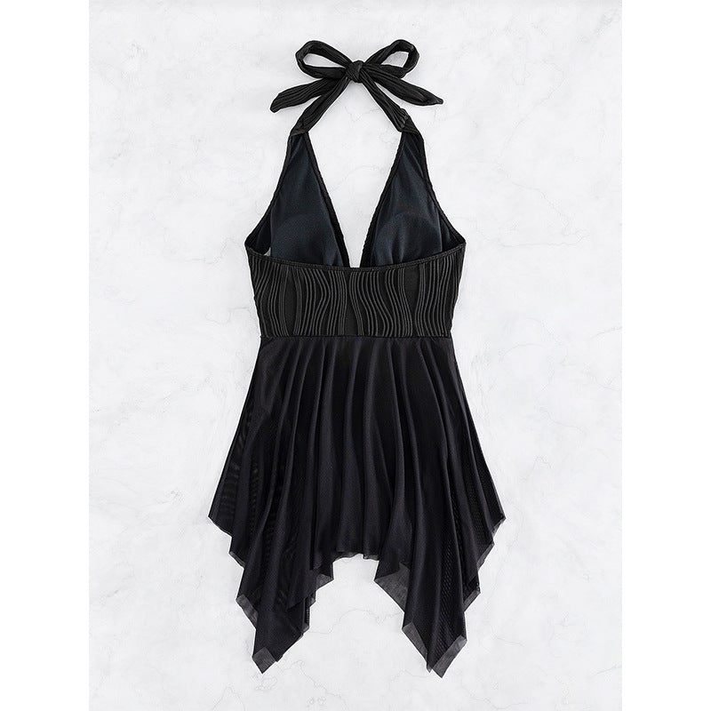 Damen Eleganter Wickel-Badeanzug mit tiefem V-Ausschnitt und Chiffonrock Echo Archiv