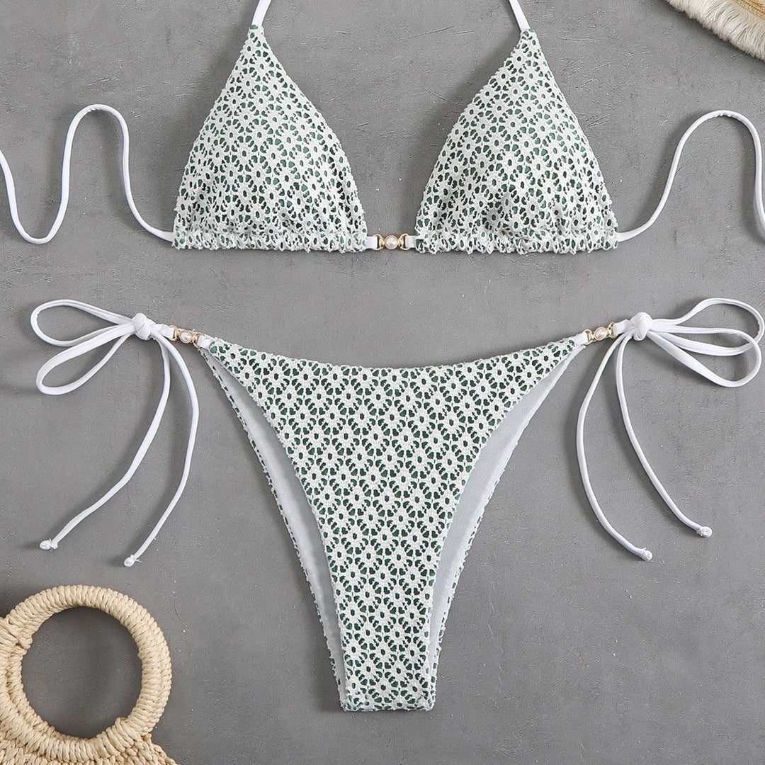 Damen Triangel-Bikini mit filigranem Blumendesign und charmanten Schleifen Echo Archiv