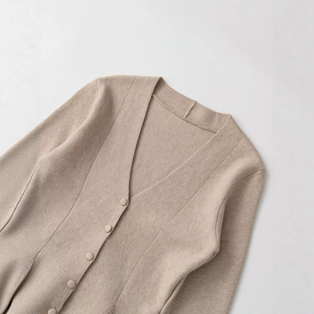 Damen Figurformende Strickjacke mit V-Ausschnitt und Taillenbetonung Echo Archiv