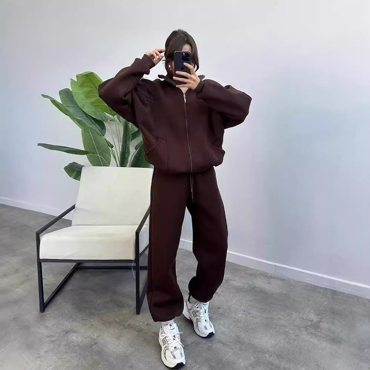 Damen Oversize Fleece-Set mit Reißverschlussjacke und weiten Jogginghosen Echoarchiv
