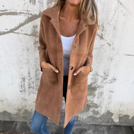 Damen Teddy-Mantel mit Oversize-Kragen, dekorativen Knöpfen und Eingrifftaschen – Montévia