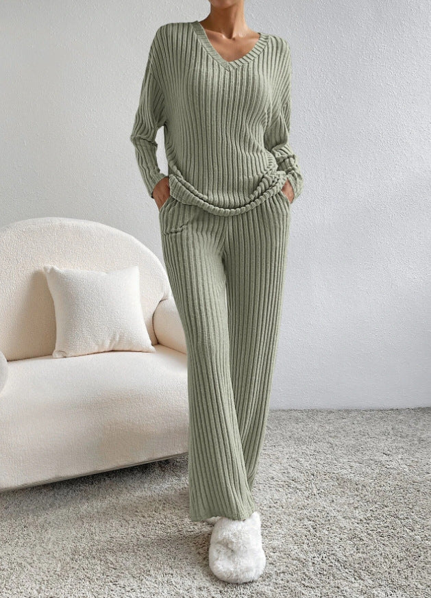Damen Eleganter und bequemer Strickanzug Echo Archiv