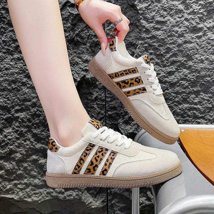 Damen Low-Top Sneaker mit Leoparden-Detail, Velours- und Textilmix Echoarchiv
