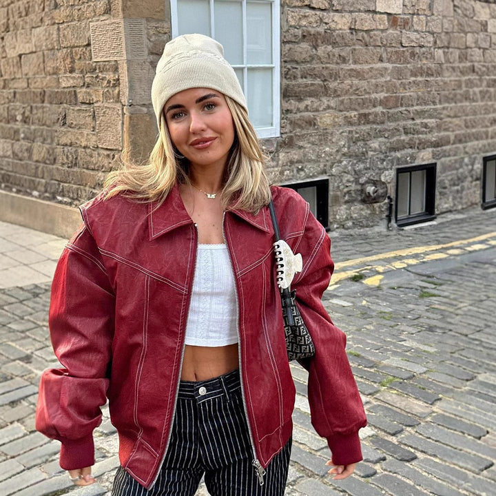 Damen modische Lederjacke mit strukturiertem Kragen und praktischen Taschen Echoarchiv