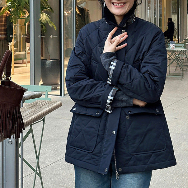 Damen Modische Steppjacke mit hochgeschlossenem Kragen und großen Taschen Echoarchiv