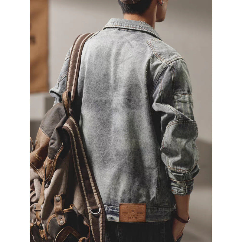 Herren Denim-Jeansjacke im Used-Look mit Hemdkragen, aufgesetzten Brusttaschen und legerer Passform Echoarchiv