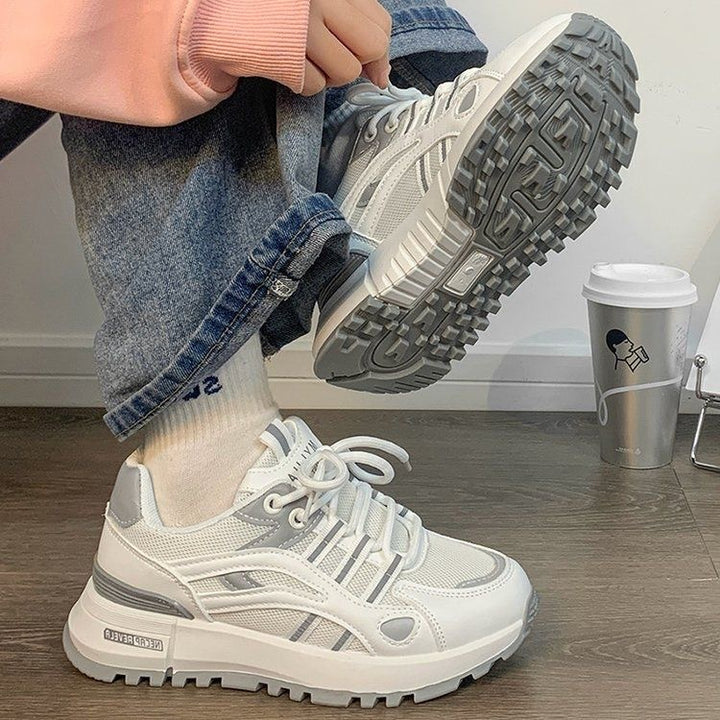 Damen Retro‑Laufstil Plateau‑Sneaker mit robuster Traktionssohle und atmungsaktivem Mesh – Névara