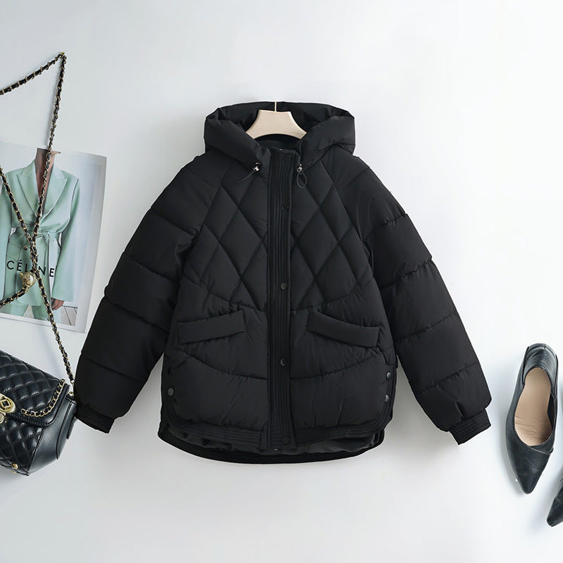 Damen gesteppte Kapuzen-Kurzjacke mit Karree-Steppung, geripptem Saum und verdeckter Druckknopfleiste – Célinea