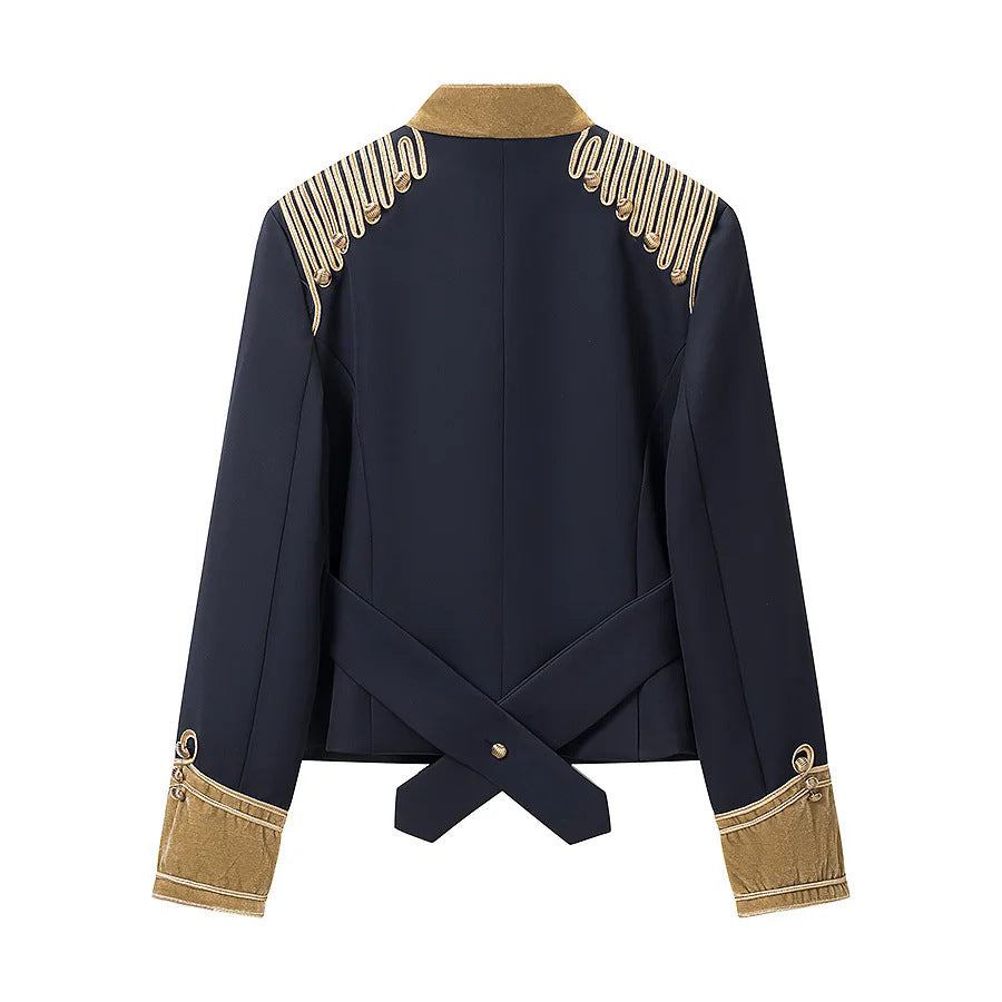 Damen militärische Paradejacke mit goldverzierten Passements, Stehkragen und Samtmanschetten – Célinea