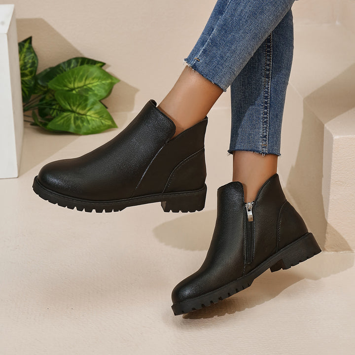 Damen kurze Stiefeletten mit profilierter Gummilaufsohle und seitlichem Reißverschluss – Varelle