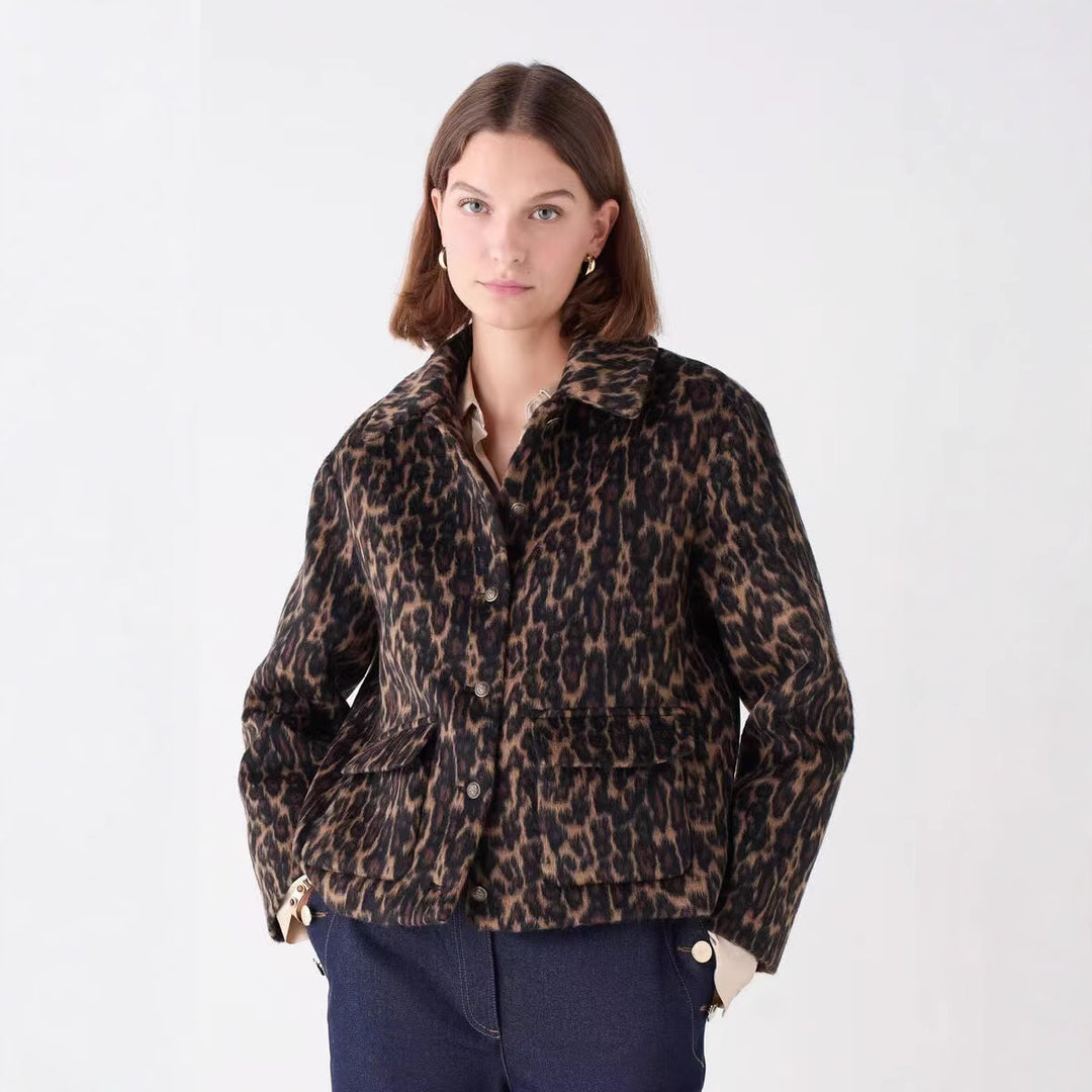 Damen Boxy‑Kurzjacke mit Leopardenmuster, Hemdkragen und aufgesetzten Pattentaschen Echo Archiv