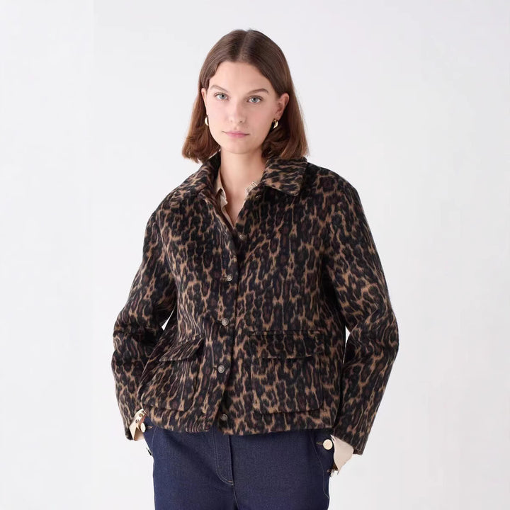 Damen Boxy‑Kurzjacke mit Leopardenmuster, Hemdkragen und aufgesetzten Pattentaschen Echo Archiv