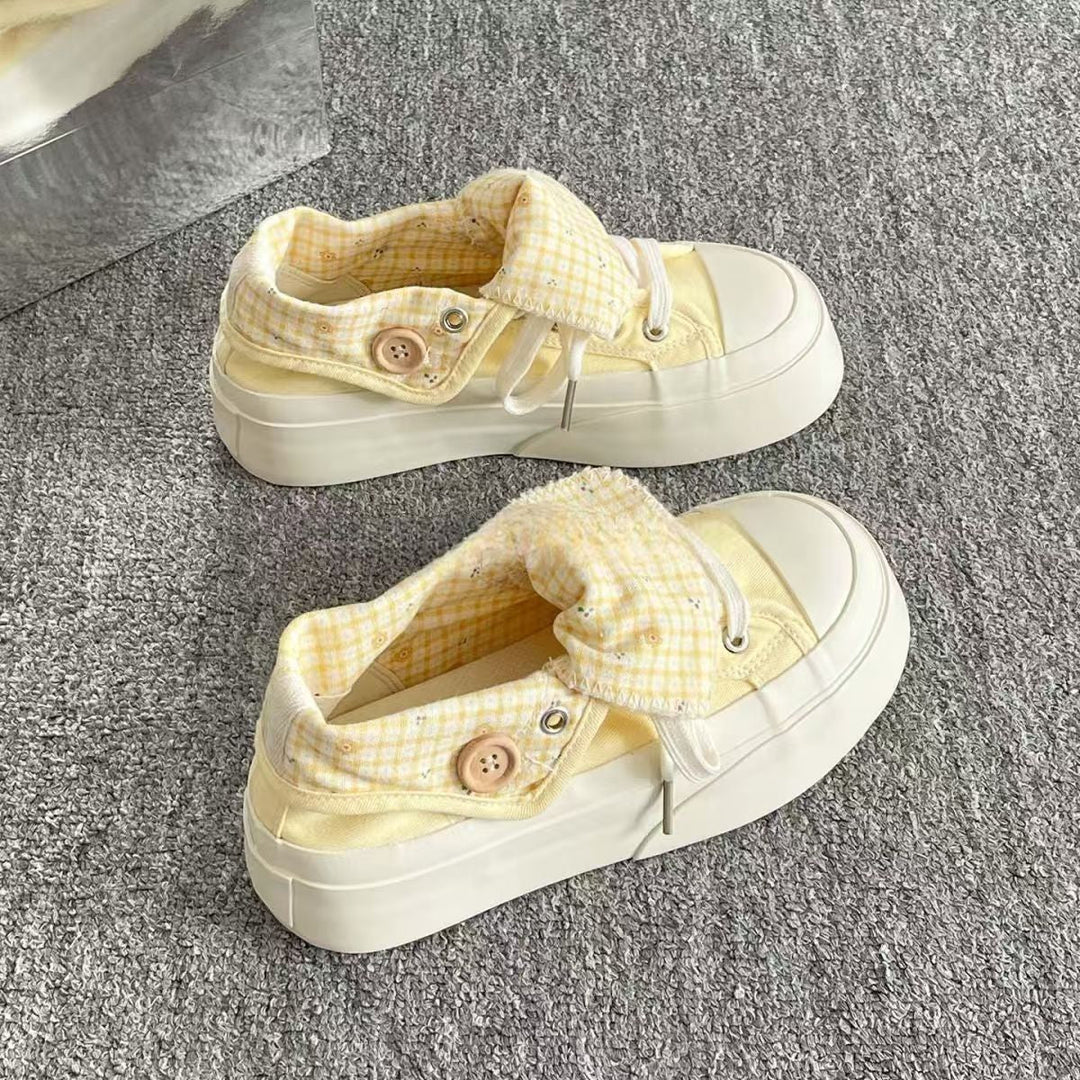 Damen Modische Sneakers mit besonderen Knopf-Details und verspieltem Karomuster Echo Archiv