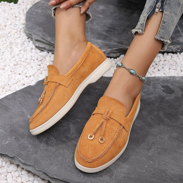 Damen Slipper-Loafer aus Velourslederoptik mit dekorativem Knotenriemen und leicht profilierter Gummisohle – Lioré