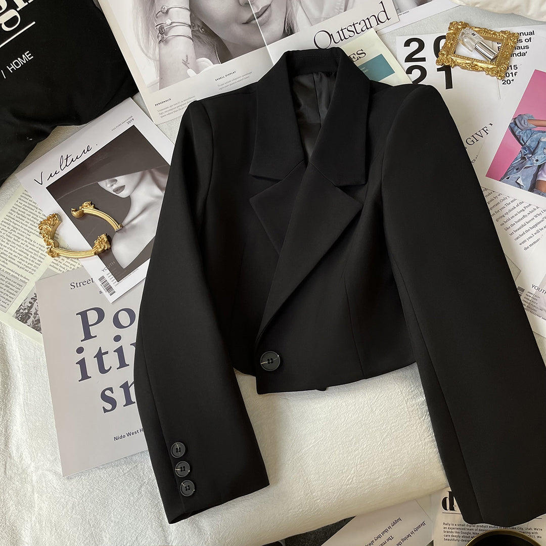 Damen nan kurzer taillierter Blazer mit markantem Revers und Ein-Knopf-Verschluss Echo Archiv