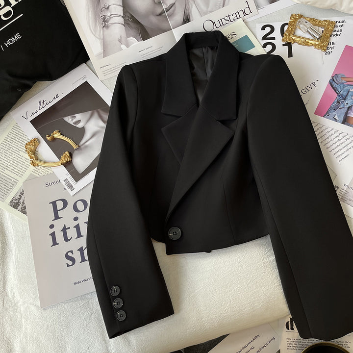 Damen nan kurzer taillierter Blazer mit markantem Revers und Ein-Knopf-Verschluss Echo Archiv