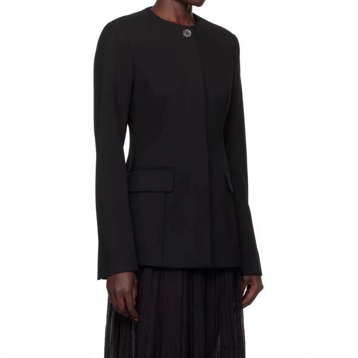 Damen taillierter Einreiher-Blazer mit Rundhalsausschnitt, verdeckter Knopfleiste und Pattentaschen Echoarchiv