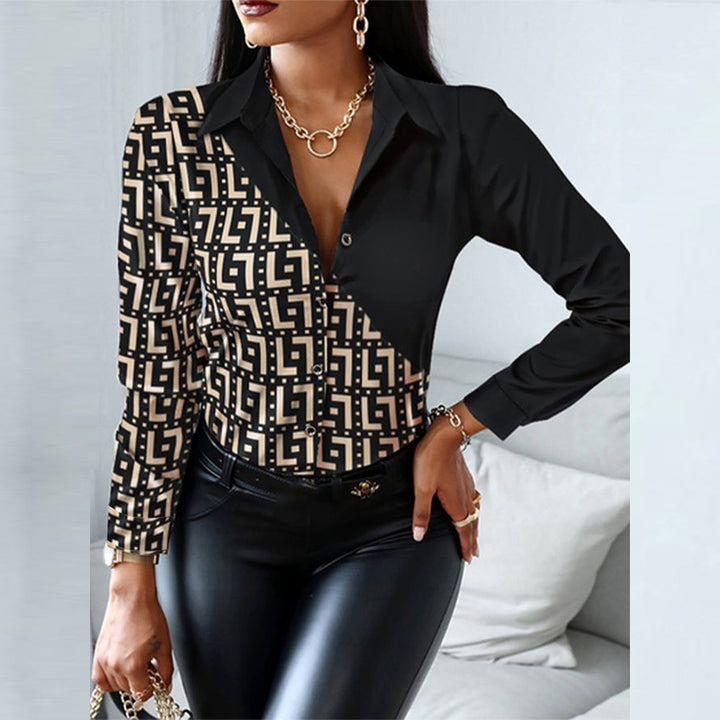 Damen taillierte Hemdbluse mit geometrischem Print und asymmetrischer Kontrastblende – Avérine