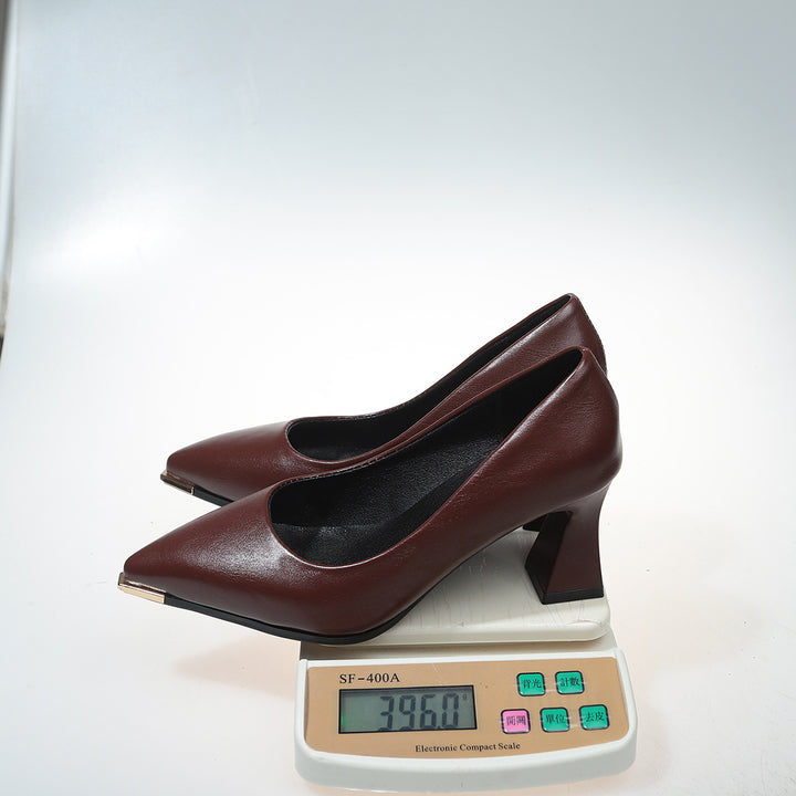Damen Spitz zulaufende Pumps mit skulpturiertem Blockabsatz und Metallkappe – Lioré